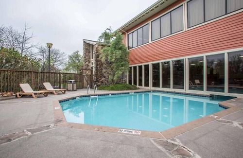Merrillville Hotel | HOJO INN