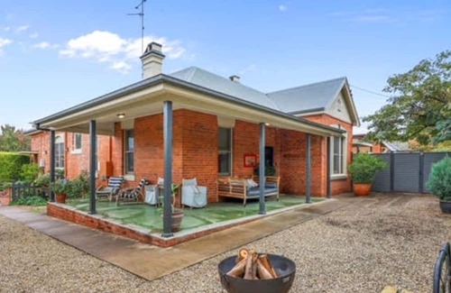 East Tamworth House | Charming 4-Bedroom Property with Pool in Tamworth