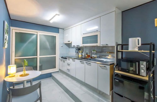 COEX Apartment | [5 minutes walk from COEX] Cozy city space /2 rooms /4 people