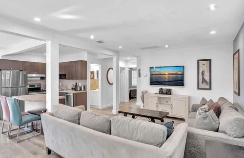 South Middle River Ski Chalet | Cozy House 3br Heated Pool&Jacuzzi 10min Beach