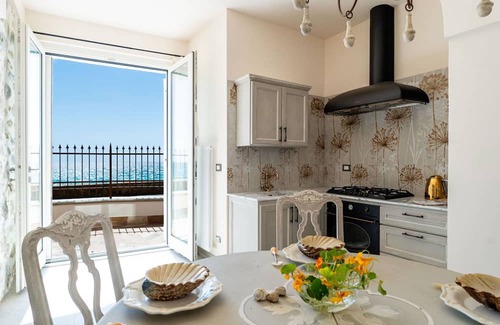 Bussana Villa | Lovely apartment in villa for 4 people with WIFI and terrace