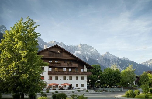Obsteig House | Family room LARGE - s'Groaße HP - DER STERN - Inn and country hotel since 1509