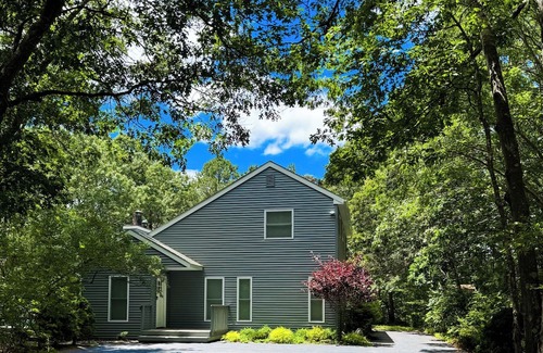Manorville House | Private & Woodsy Home Near Hamptons/Golf/Wineries/Farms w/Heated Salt Pool & Spa