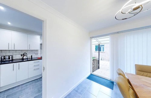 Biddenham House | Ranworth House - Holiday home in Bedford, Sleeps 5