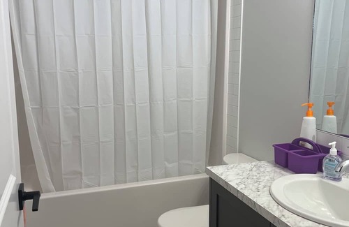 Airdrie House | New Basement Suite in Airdrie Near Calgary Airport with Private Entrance