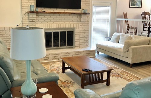 Powdersville House | 15Min to Dwntwn Greenville/35 to Clemson/1 1/2Hrs to Asheville-Sleeps 13