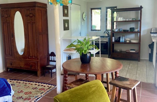 Knysna Cabin | Peaceful Nature Lover's cabin with WiFi and a retro caravan