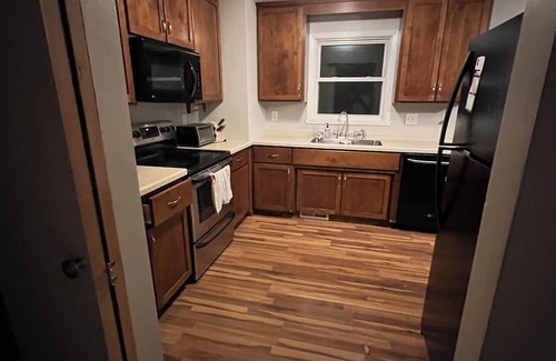 Appleton House | Clean two-bed house with garage.