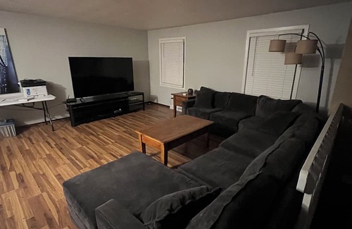 Appleton House | Clean two-bed house with garage.