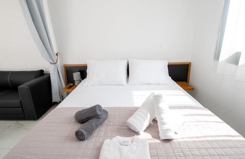 Zakhloritika Apartment | Grand Relax Suite 2 with Private Jacuzzi