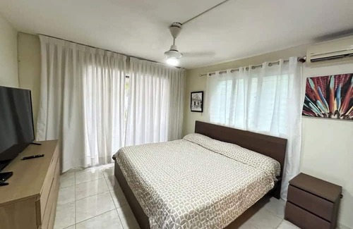 Montellano House | The Stars Oasis - Serene 3 Bedroom Home w/ Jacuzzi