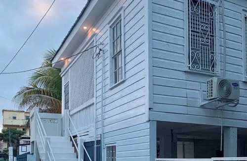 Fort George House | Charming and Cozy 3 Bedroom Colonial House in the Heart of Belize Tourist Center