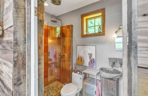 Independence House | NEW LISTING! Mountain Cabin: Vintage Charm Meets Modern Luxury by RedAwning