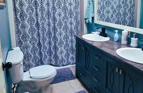 Parker Cove House | Terrific house in Vernon w! WiFi, Netflix & Prime. 5 mins. dtive to Fintry Lake.