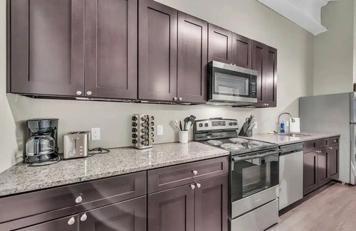 Waldron Apartment | Contemporary Loft Close to Airport Fast Wi-Fi