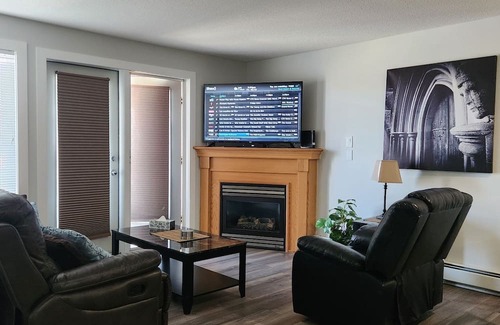 Red Deer Condo | Beautiful One Bedroom (Plus A Den) Condo on Devonshire on the Park