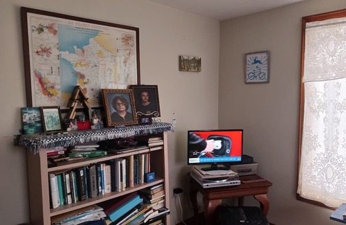 Star City House | Simple, cozy 2-bedroom single family house in Morgantown w/ AC, WiFi, dogs ok