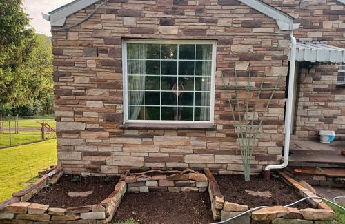 Star City House | Simple, cozy 2-bedroom single family house in Morgantown w/ AC, WiFi, dogs ok