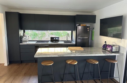 Kooralbyn Apartment | Self Check In, getaway with stunning views of Boomerang Lagoon and Mt Kooralbyn.