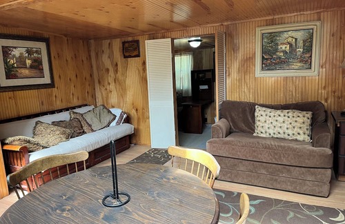 Marlinton Cottage | Charming cottage with WiFi/AC, Bicycling, Hiking, canoeing, Snowshoe Mtn, Cass.