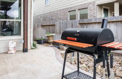 Barker House | Your home away from home, 6beds,Pool,Backyard,Parking,Pool table, pet friendly