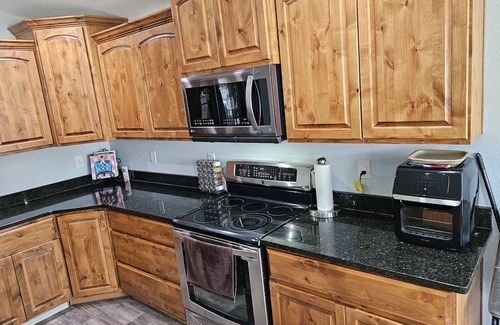 Gillette House | Cozy family friendly 5 bedroom home 10 min drive from Camplex