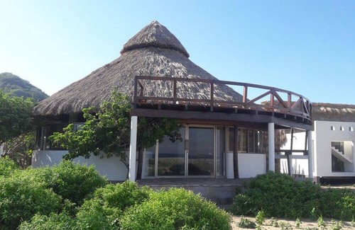 Salina Cruz Cabin | LAS PALMERAS