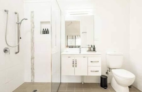 Kewarra Beach House | The Cottage - Mountain Views 1BR - 5 min to Beach