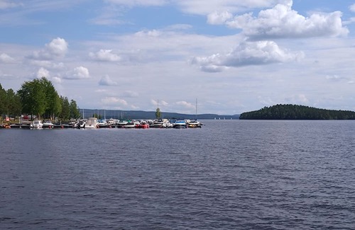 Falun Boat Rental | Relax on our Houseboat- Take a swim in the summer or go skating in the winter