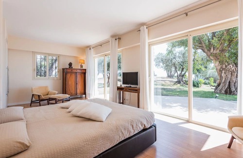 Cap d'Ail House | Breathtaking Clifftop Villa with Panoramic Mediterraneanview