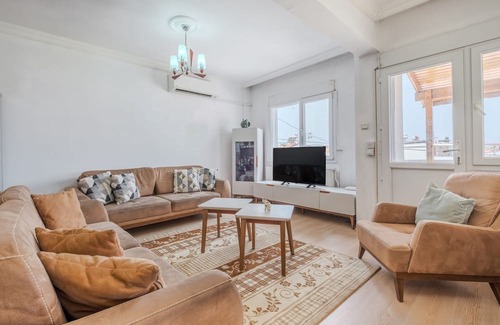 Urla Apartment | Seaview House w Balcony and Shared Garden