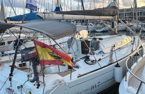 Alicante Boat Rental | sailboat in the port of Alicante 5 minutes from the city center