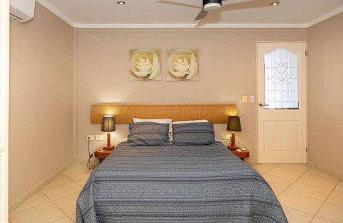 Kralendijk House | Den Laman - Flying Fish - 1 bedroom oceanfront apartment
