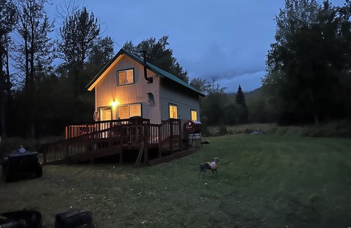 Sutton Cabin | Welcome to the DRY DUCK, off the grid dry cabin that creates great memories!