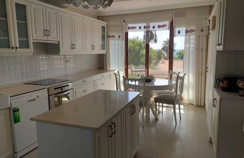 Ildır Koyu House | 4-bedroom villa for 9-Guest in gorgeous Sifne Cesme with WiFi