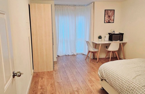 Stone House | Clean cosy& Large Bedroom in Dartford - Close to all amenities & Central London