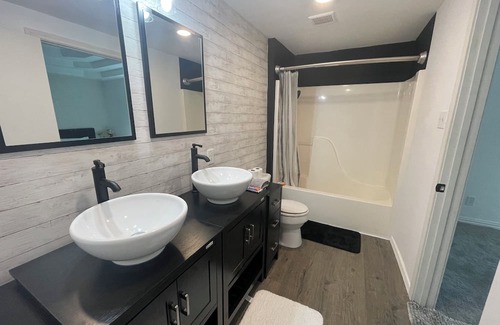 Cedar Hill House | Charming 4-bedroom house in delightful Cedar Hill with WiFi, AC