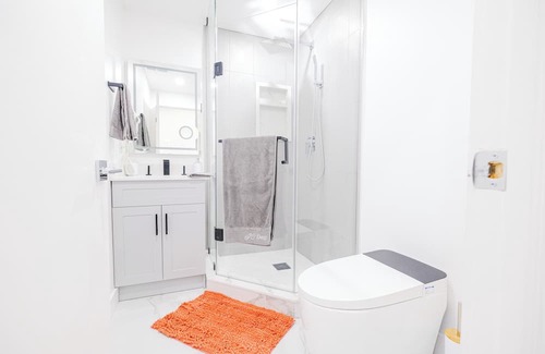 Regal Heights House | Large Double room with private bathroom and working area