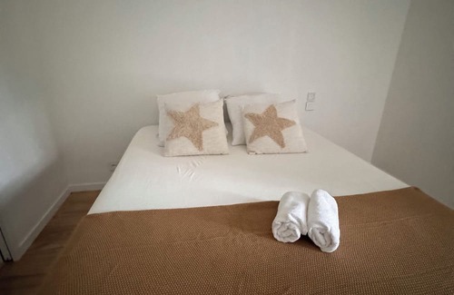 Caurel House | Piscine Intérieure, Terrain Clos 6000m2, Accès Pmr, à 2 pas du Lac, 8 Personnes