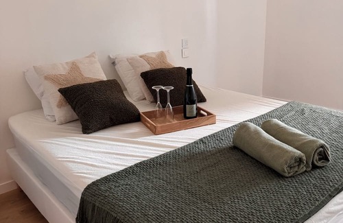 Caurel House | Piscine Intérieure, Terrain Clos 6000m2, Accès Pmr, à 2 pas du Lac, 8 Personnes