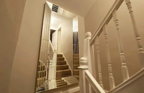 Crawcrook House | Modern Home in Newcastle, right next to a Golf Course!