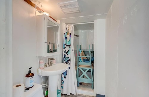 Spring Hill Cabin | Your cozy farm retreat. Nature + chickens: happy!