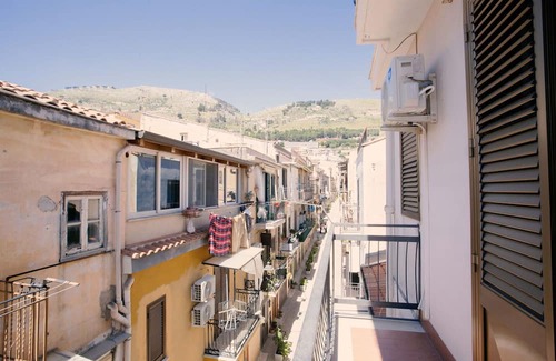 Monreale Apartment | Apartment in Monreale with 0 bedrooms sleeps 2