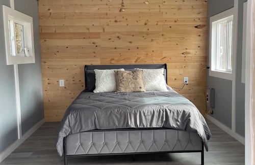 Diamond Ridge Cabin | Dry cabin and 2 horse stalls, ride your horse on the Beach in Homer.