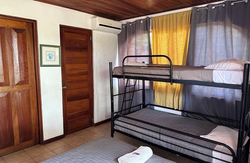 Cabo Velas Villa | Maravilloso Refugio en la Montaña Frente a Playa Real