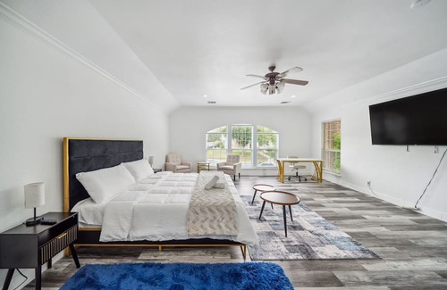 Wetmore Villa | Spacious 4BR Villa w/ Private Pool, Near Six Flags