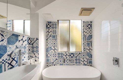 Clovelly Apartment | Coogee Beachside Retreat - Free Parking