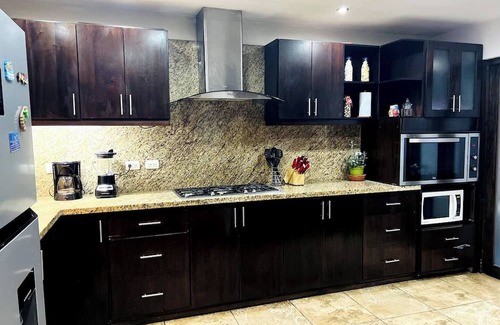 Totoracocha House | 3BR w/King bed in Cuenca close to IESS & Hospl Rio