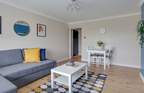 Harlow Apartment | Sleek and Modern 1-Bed Apartment in Harlow