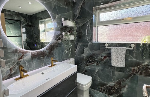 Handforth House | Stylish Home in Handforth near Mcr Airport